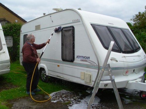 Caravan cleaning 005a