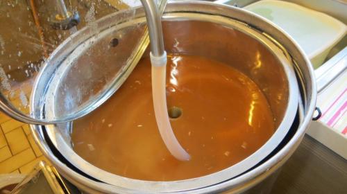 As the wort starts to circulate, it comes out a murky butterscotch colour.  With a few bits of grain husk.  Nice.